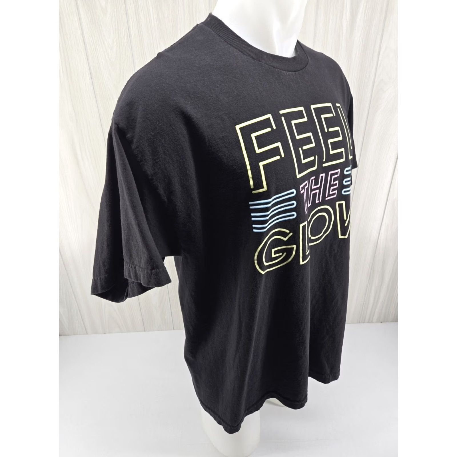 Vintage WWE Authentic Naomi Feel The Glow Black T-Shirt XL Men Wresting Graphic Retro Neon Shirt Size XL Size US XL / EU 56 / 4 - 7 Thumbnail