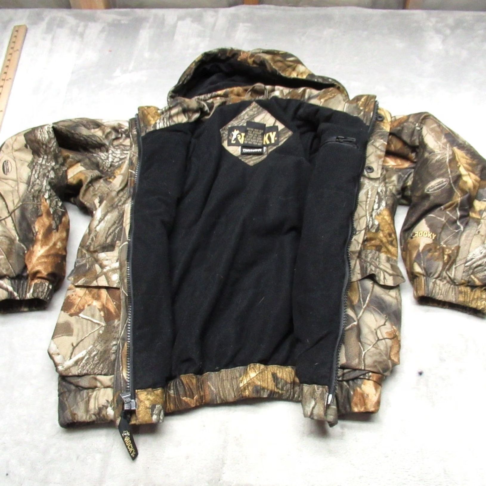 Vintage Rocky Bomber Jacket Mens Medium Camo Realtree Insulated Hunting Hooded Waterfowl Full Zip Pockets Winter Fall Casual Workwear Size US M / EU 48-50 / 2 - 5 Thumbnail