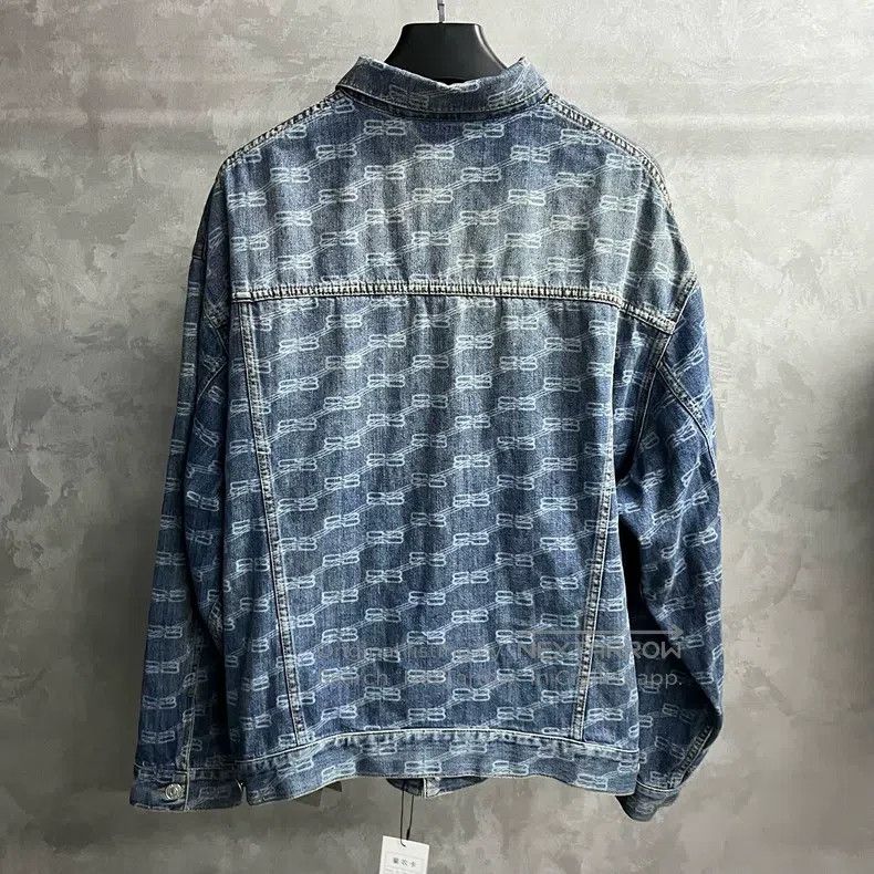 Balenciaga Balenciaga Blue Logo Full Print Single Row Button Down Den Size US L / EU 52-54 / 3 - 2 Thumbnail