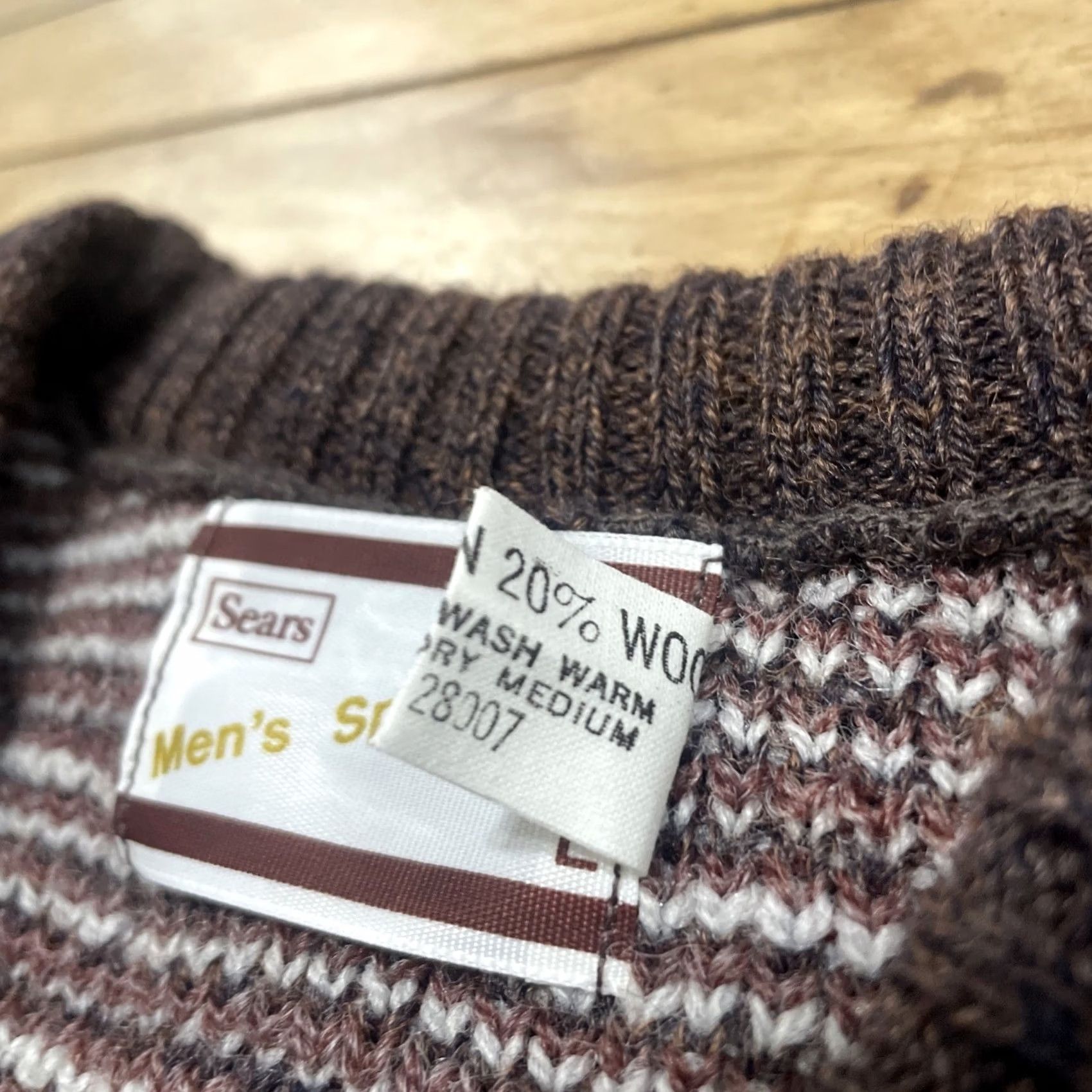 Sears VINTAGE Sears Men's Sportswear Wool Crop Vneck Argyle Sweater L Brown Orlon Acryllic Knit Pullover Geometric Pattern Mens Size US L / EU 52-54 / 3 - 6 Thumbnail