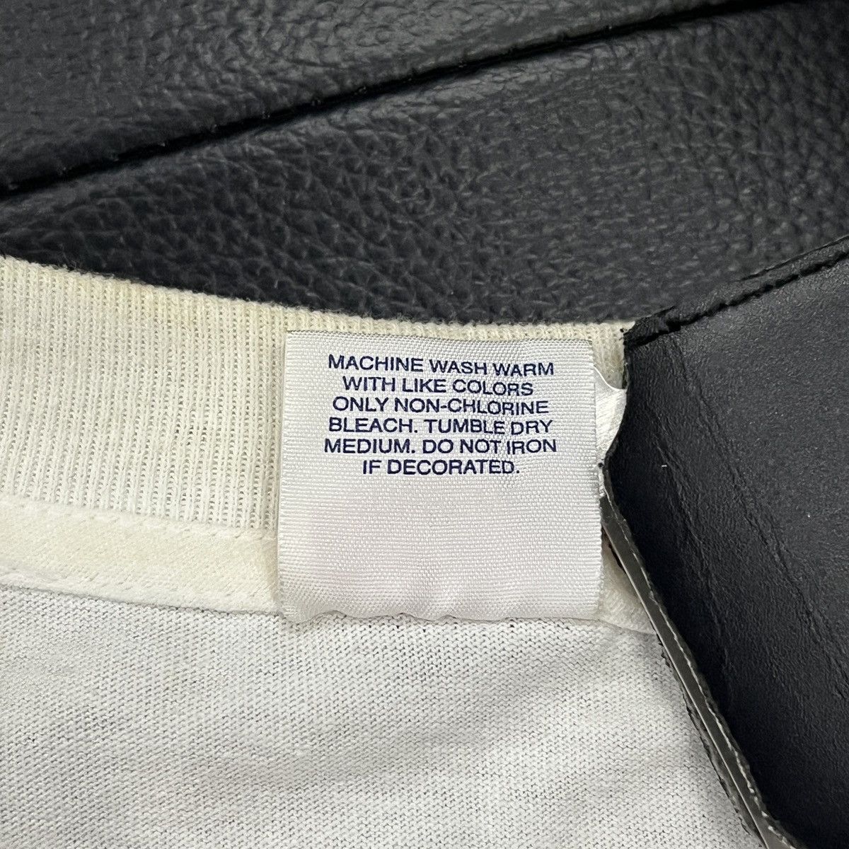Supreme Supreme 2011 Japan Earthquake Relief Box Logo Tee Size US L / EU 52-54 / 3 - 15 Thumbnail