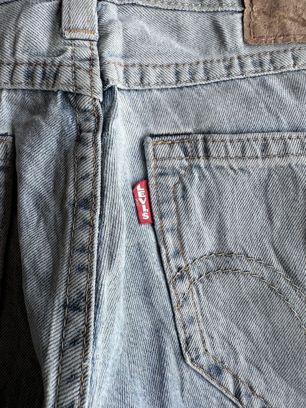 Levi's ✨SEND OFFERS✨ LEVI’S Jeans Light Wash Distressed Denim Pants Size US 30 / EU 46 - 13 Thumbnail
