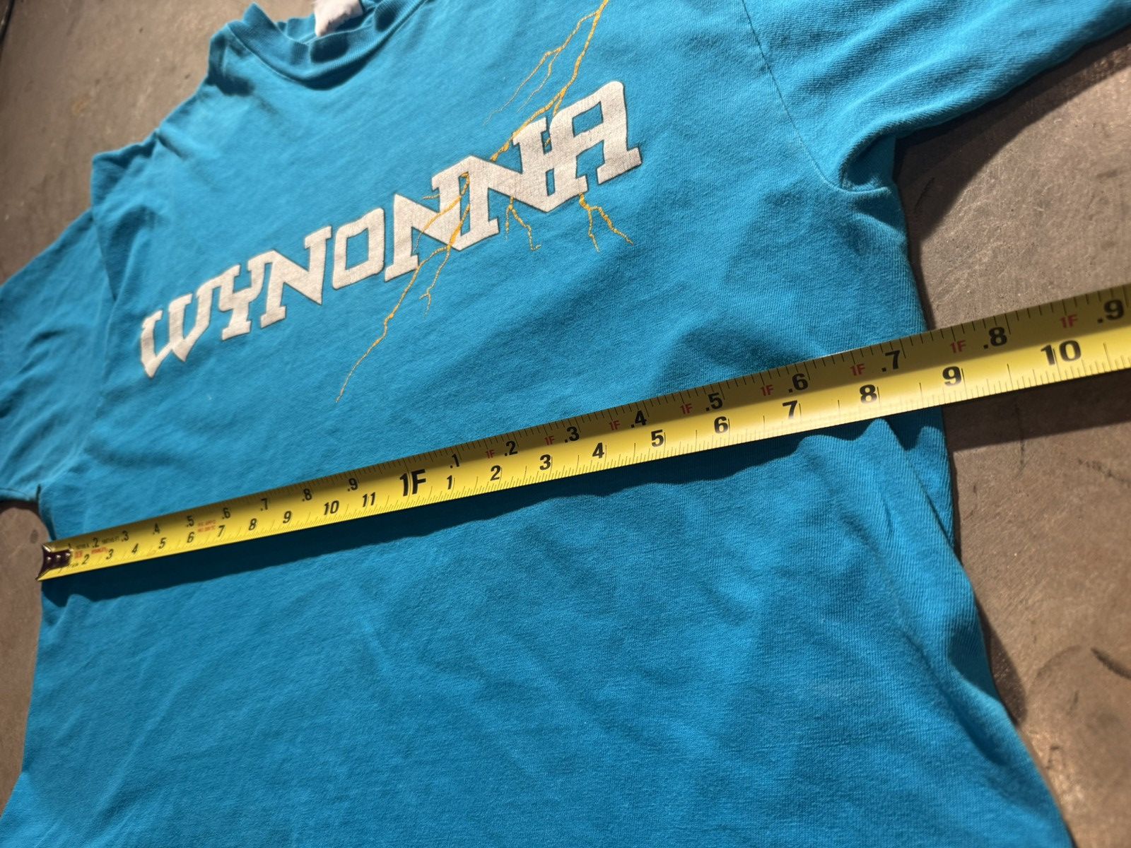 Hanes vintage 1996 Wynonna Judd "Wy's World It's Electric" t-shirt Size US L / EU 52-54 / 3 - 5 Thumbnail