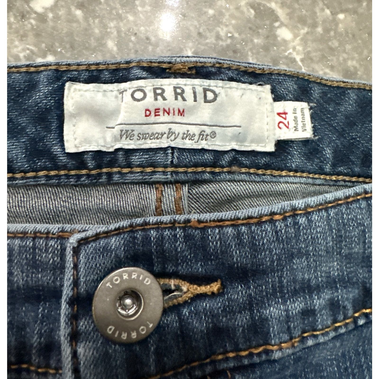 Torrid Torrid Blue Jean Shorts 24 Distressed Ripped Mid Raw Hem Button Fly Medium Wash Womens Size 42" / US 20 - 3 Thumbnail