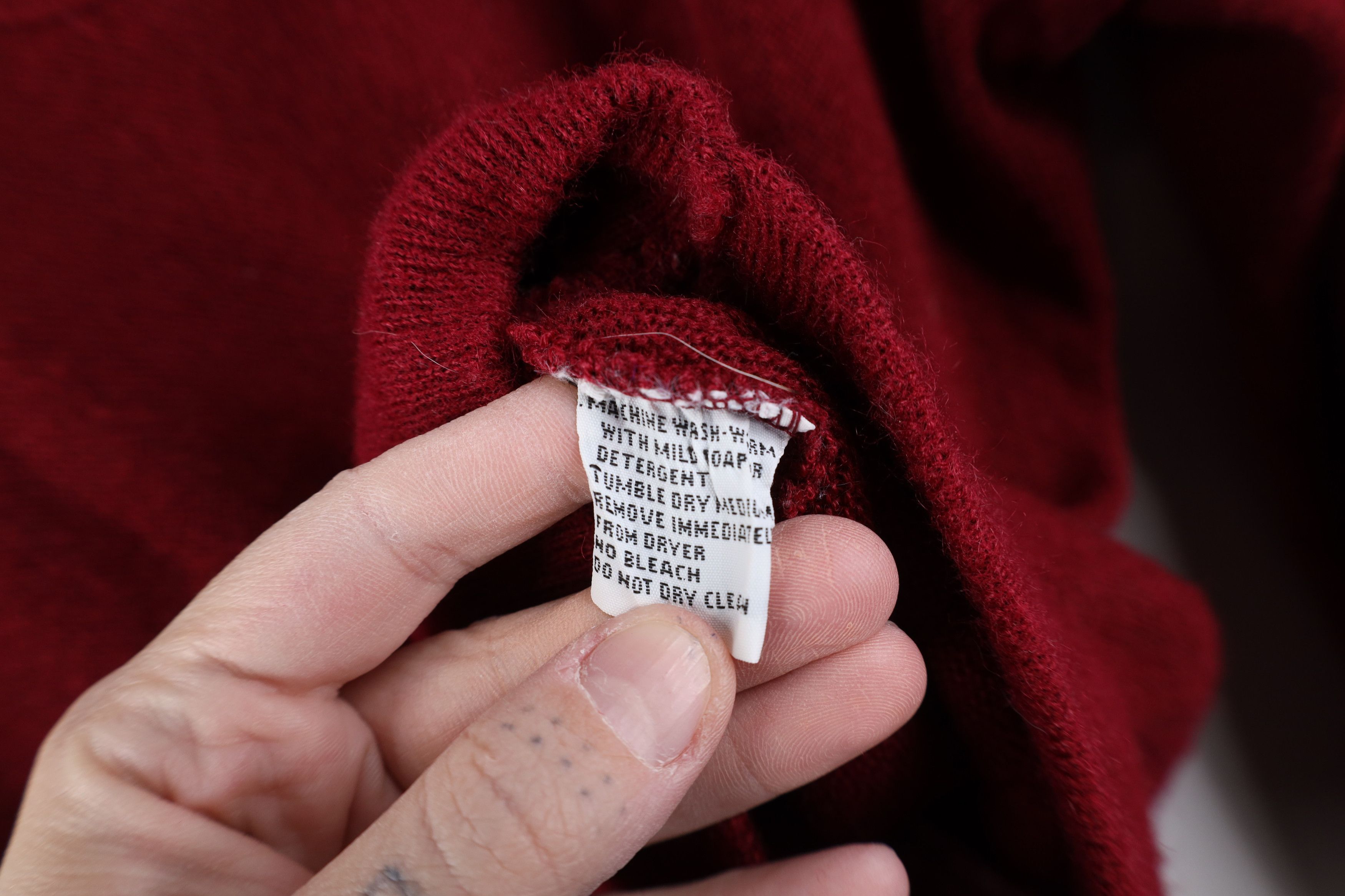 Lacoste Vintage 70s 80s Izod Lacoste Logo V-Neck Sweater Red USA Size US L / EU 52-54 / 3 - 6 Thumbnail