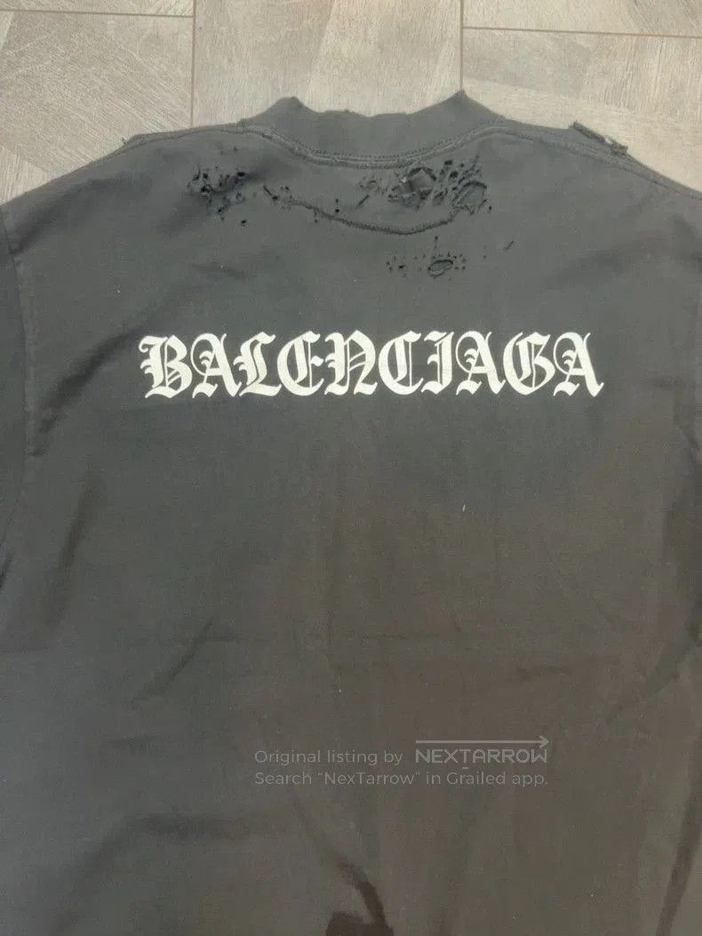 Balenciaga Balenciaga Distressed Gothic Logo Short Sleeve Tee. Size US S / EU 44-46 / 1 - 4 Thumbnail