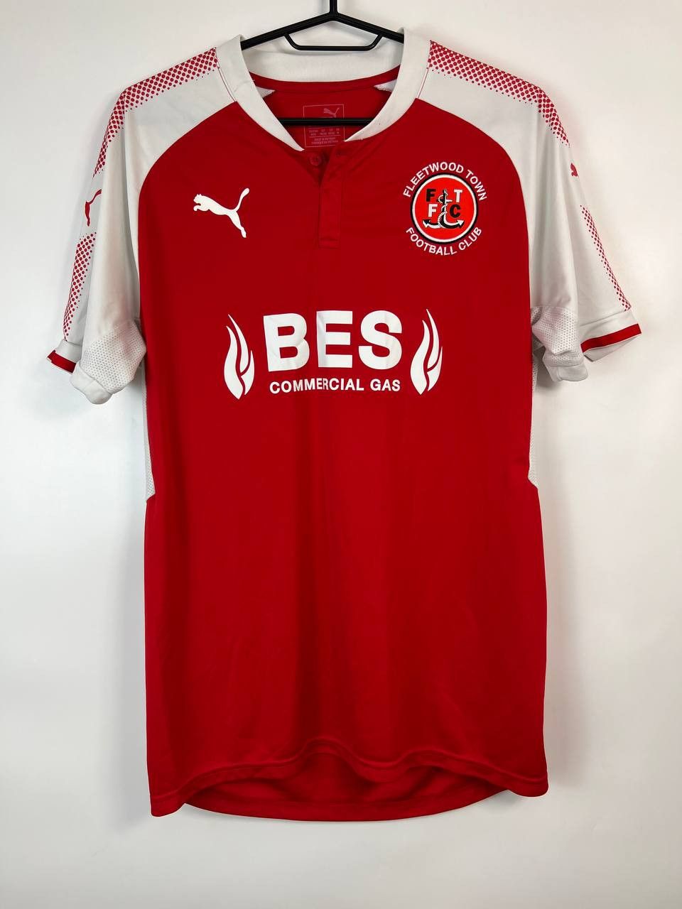 Puma Fleetwood Town 2017/18 Puma Home Soccer Jersey Shirt Size M Size US M / EU 48-50 / 2 - 1 Thumbnail