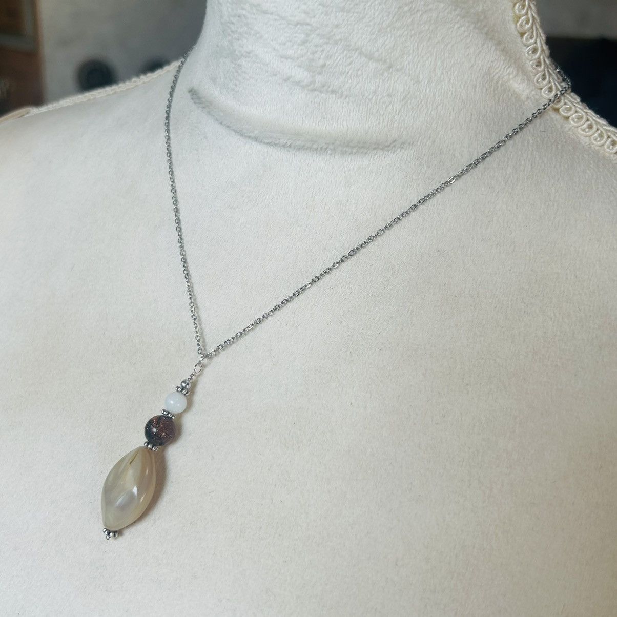 Handmade Handcrafted vintage goldstone beaded pendant necklace Size ONE SIZE - 4 Thumbnail