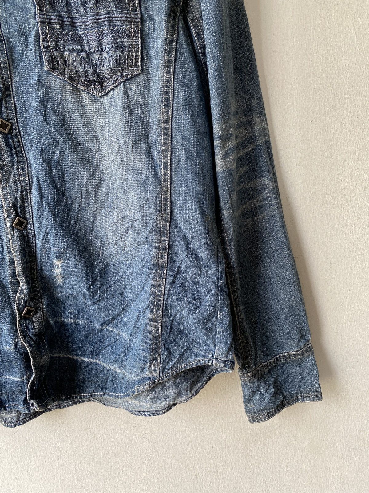 In The Attic × Japanese Brand In The Attic Japan Distressed Button Up Denim Shirt Size US M / EU 48-50 / 2 - 7 Thumbnail