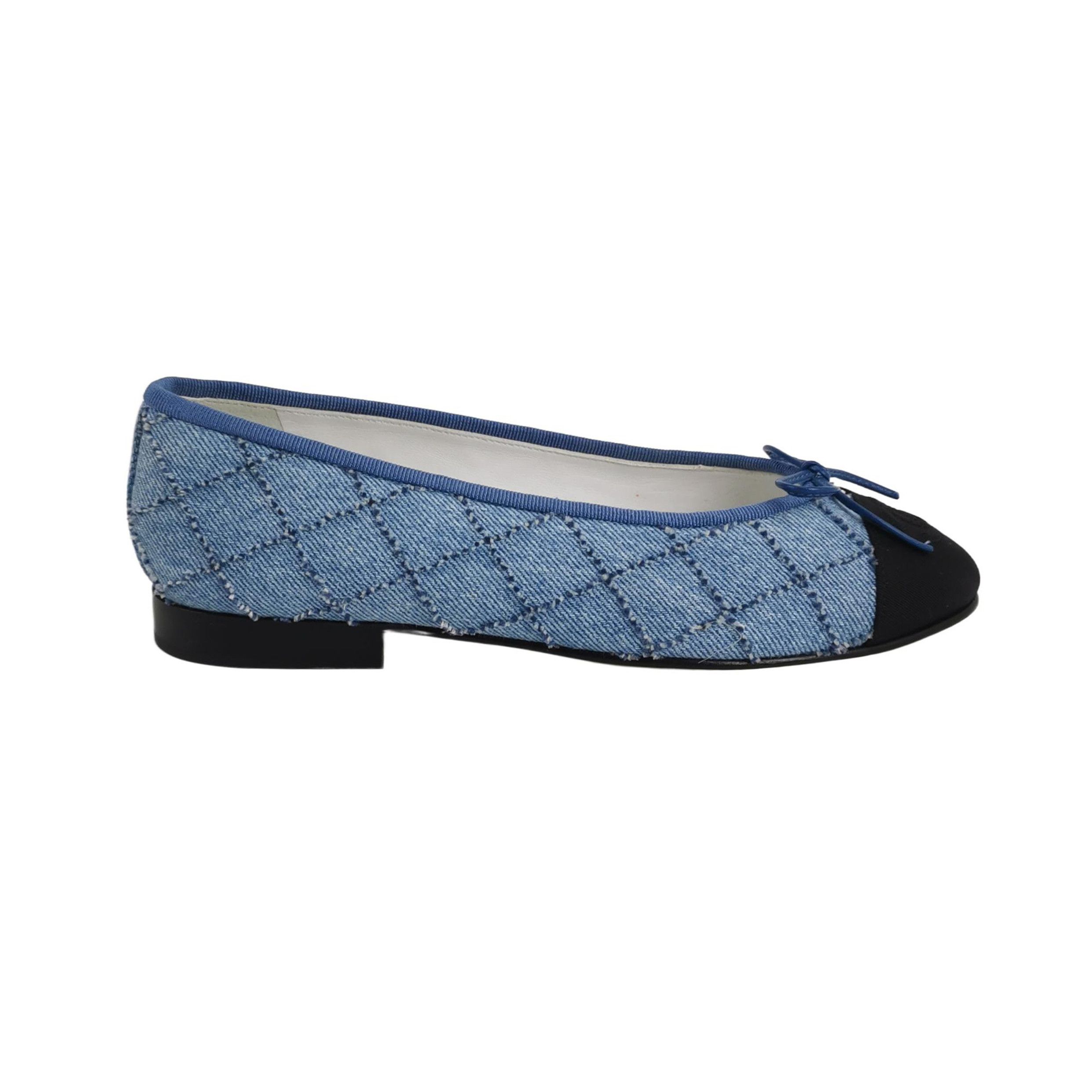 Chanel Chanel Women 5 Flats Size US 5 / IT 35 - 1 Thumbnail