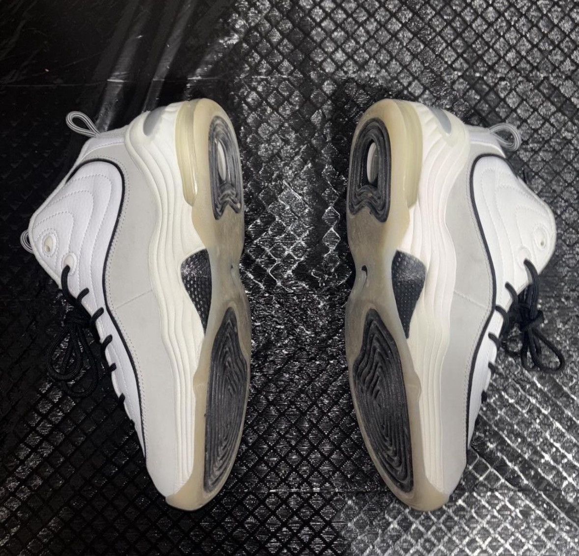 Nike Nike Air Penny II "White and Photon Dust" Size US 9 / EU 42 - 3 Thumbnail