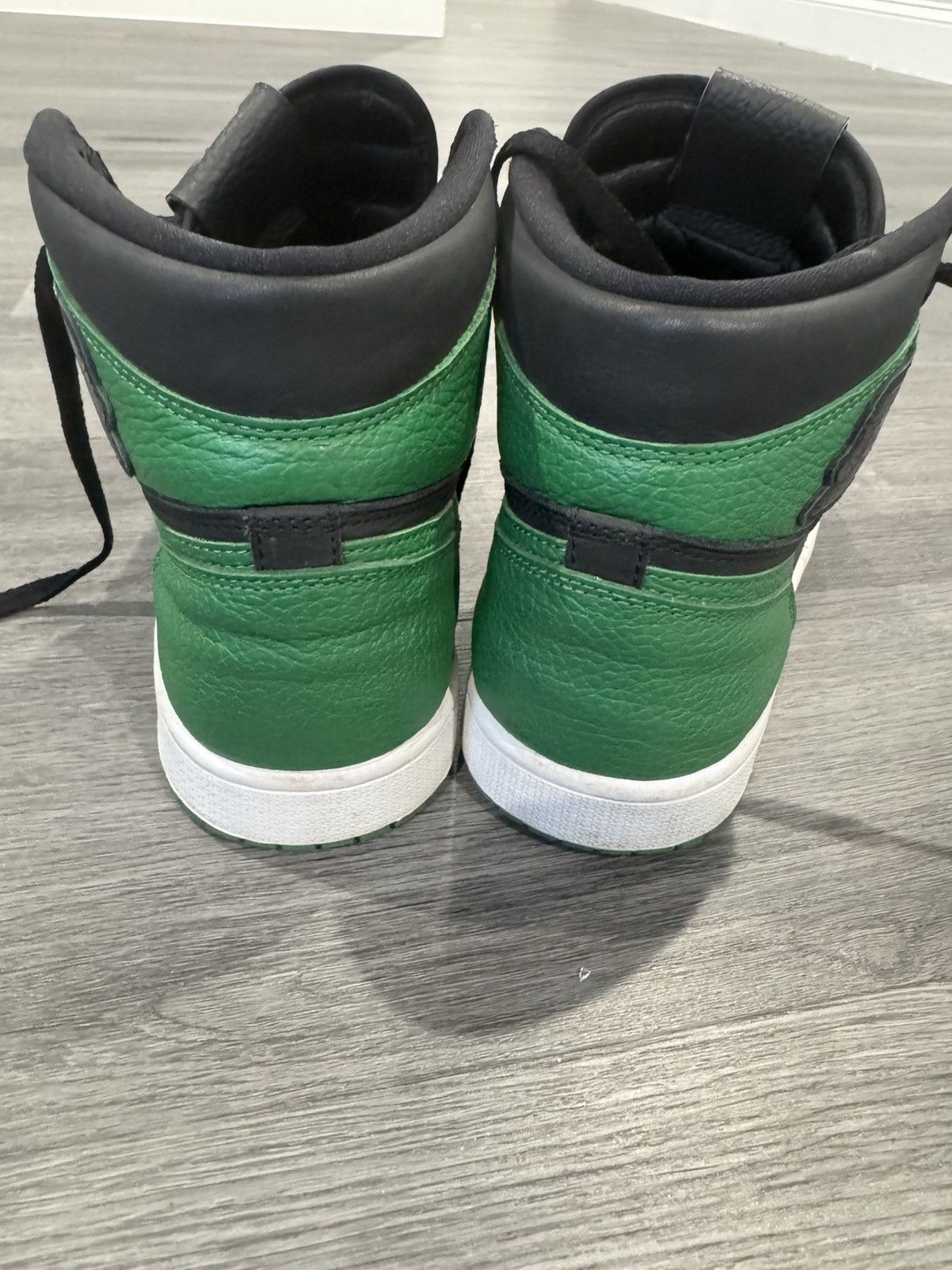 Jordan Brand JORDAN 1 RETRO HIGH OG 'PINE GREEN 2.0' Size US 9.5 / EU 42-43 - 4 Thumbnail