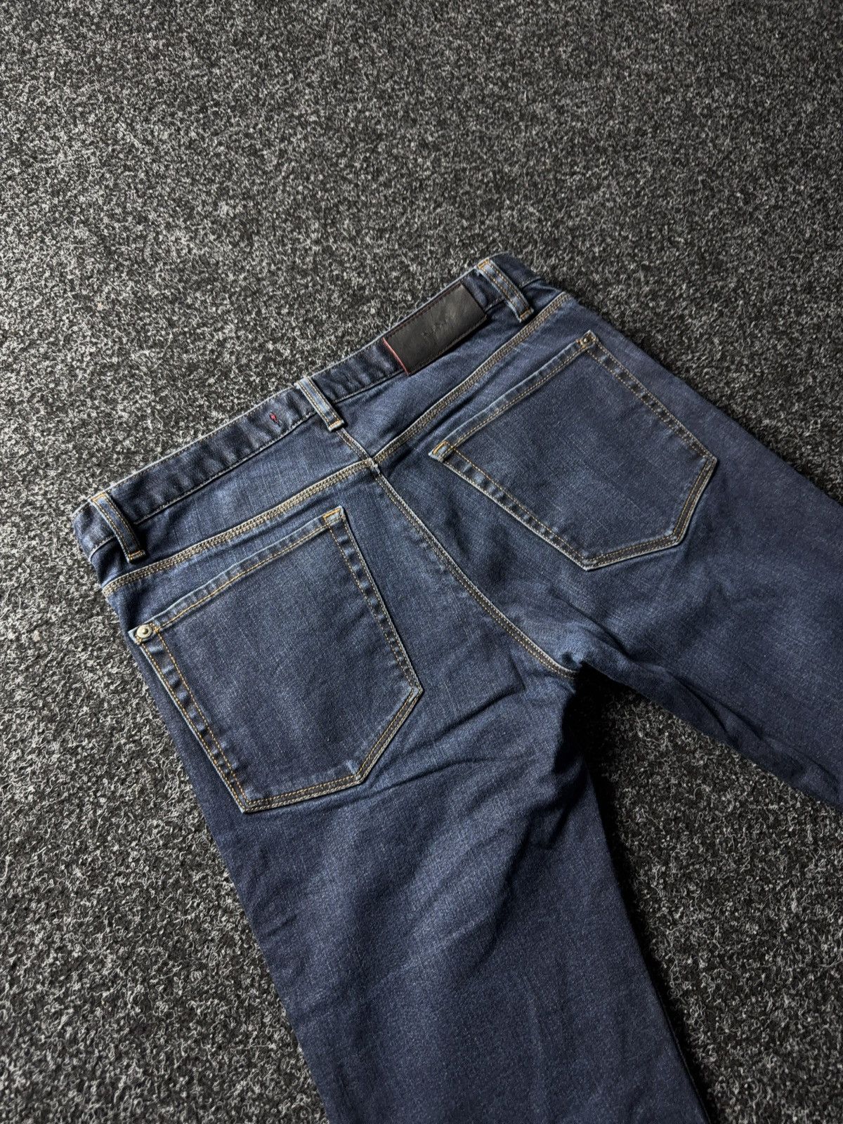 Hugo Boss Luxury Hugo Boss Red Label Straight Fit Dark Wash Jeans Size US 30 / EU 46 - 9 Thumbnail