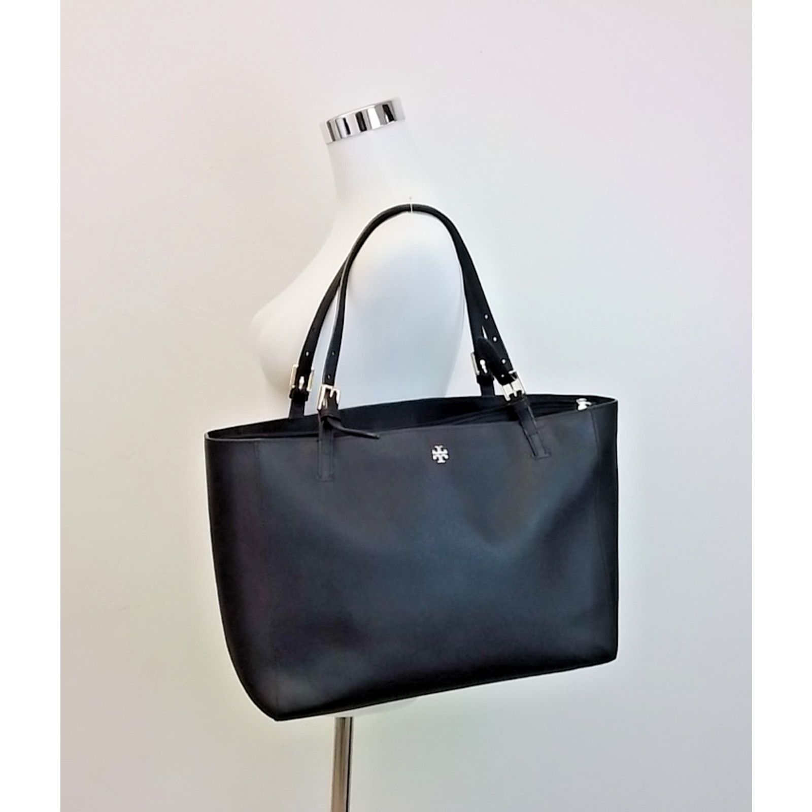 Tory Burch Tory Burch Black Leather Shoulder Bag Gold Hardware Size ONE SIZE - 2 Thumbnail