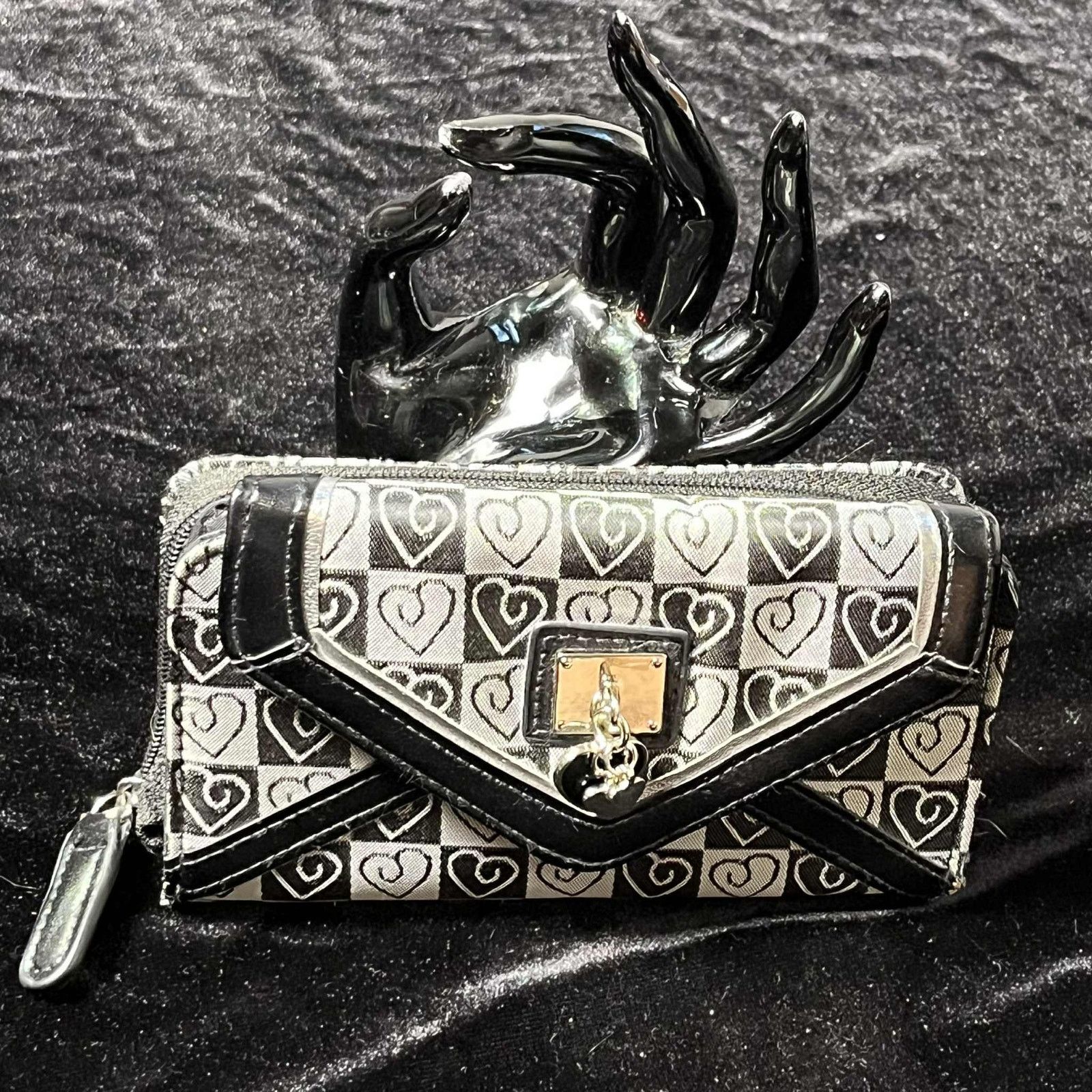 Other Y2K Black & Gray Heart Wallet Size ONE SIZE - 1 Thumbnail