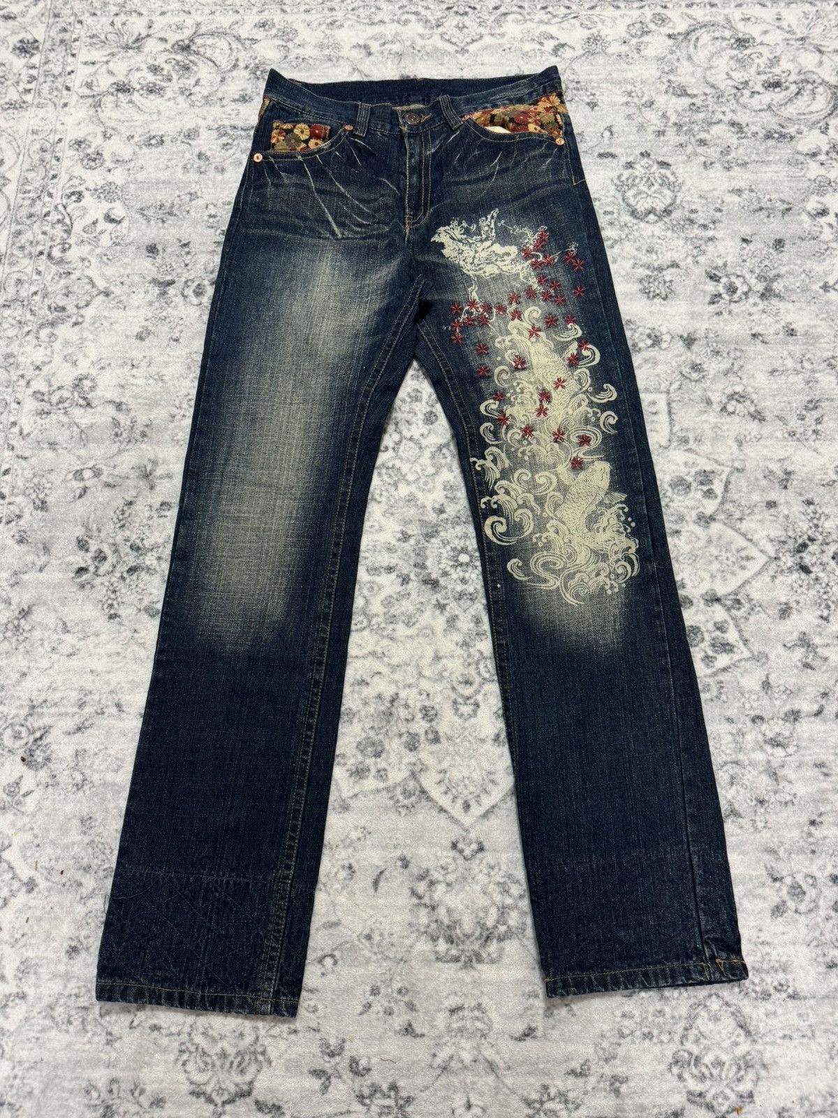 Japanese Brand JAPANESE BRAND KOI FISH KARAKURI STYLE DISTERSSED DENIM JEAN Size US 32 / EU 48 - 2 Thumbnail