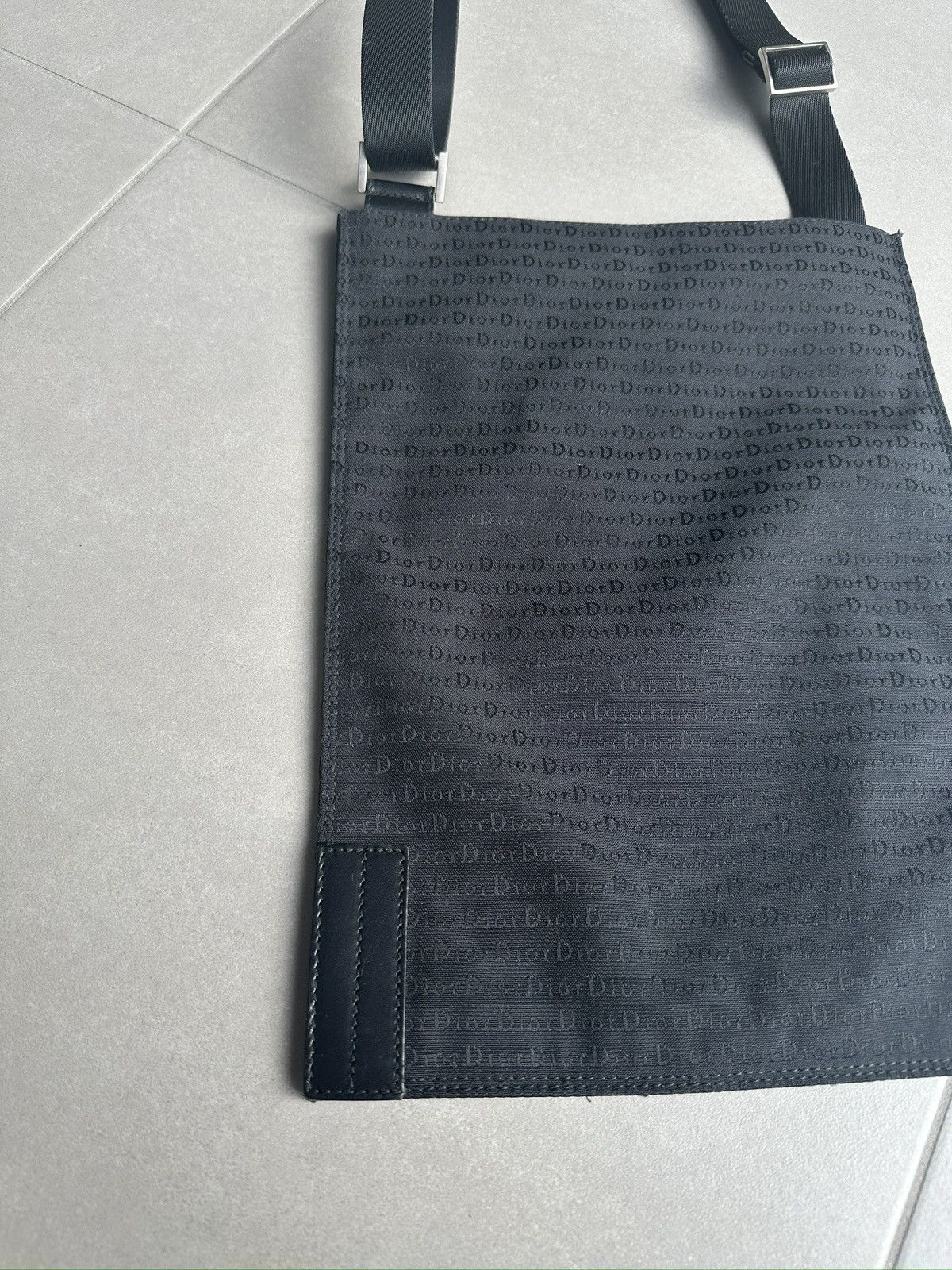 Dior × Hedi Slimane Dior Homme AW04 “Victim of the crime” monogram shoulder bag Size ONE SIZE - 4 Thumbnail