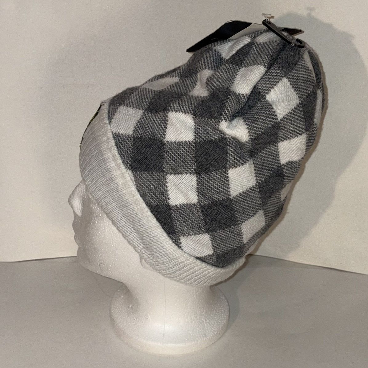 Mad Engine The Grinch Dr. Seuss MAD Engine Grey & White Winter Beanie Size ONE SIZE - 4 Thumbnail