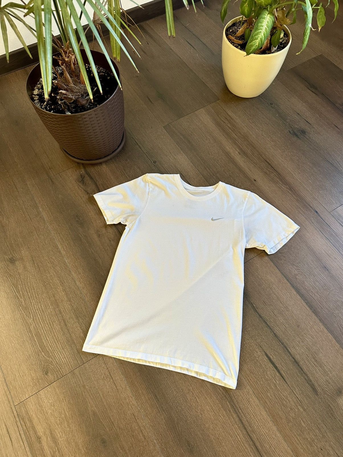 Nike Vintage Nike T-shirt White Swoosh Logo Size US S / EU 44-46 / 1 - 1 Thumbnail