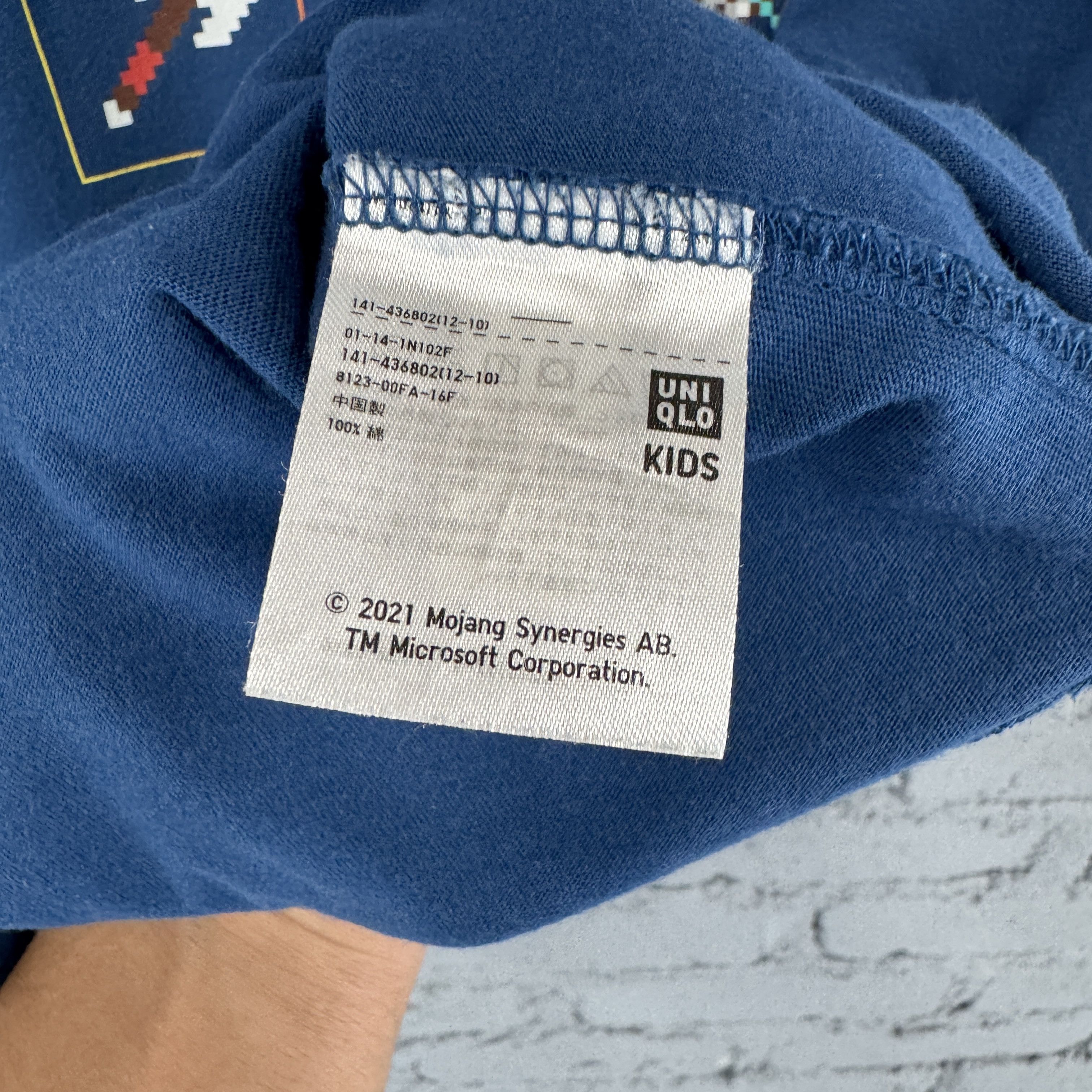 Uniqlo Uniqlo Minecraft "Dungeon Crawler" Graphic Sunfaded Tshirt Size US S / EU 44-46 / 1 - 7 Thumbnail