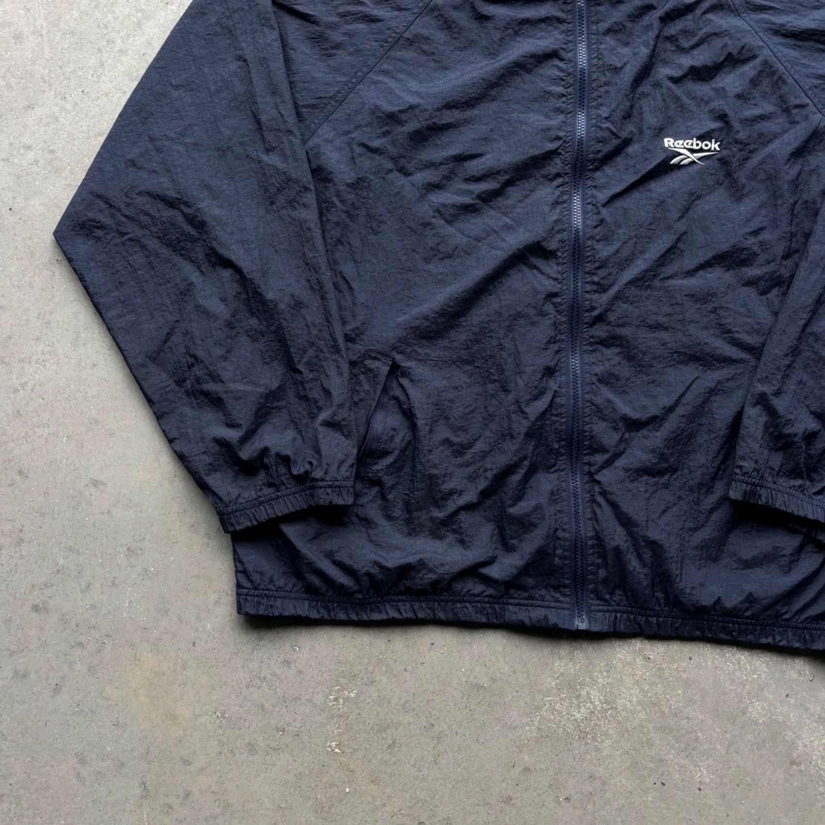 Reebok VINTAGE Reebok Windbreaker Jacket Navy Blue L Full Zip Hooded Logo Zipper Jacket Men Size US L / EU 52-54 / 3 - 7 Thumbnail