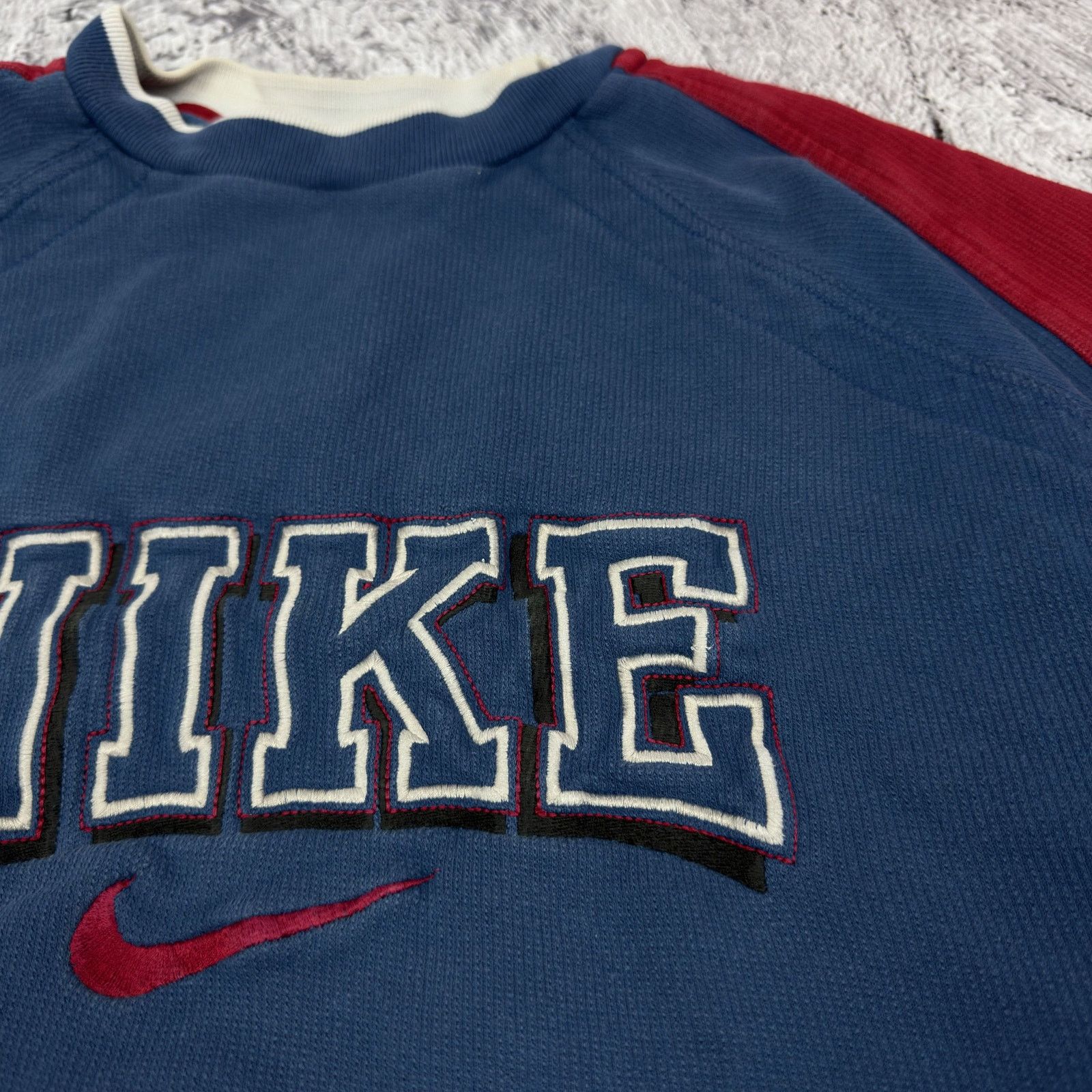 Nike Vintage Nike Men's Blue Red Big Logo Pullover Sweatshirt XL Size US XL / EU 56 / 4 - 6 Thumbnail