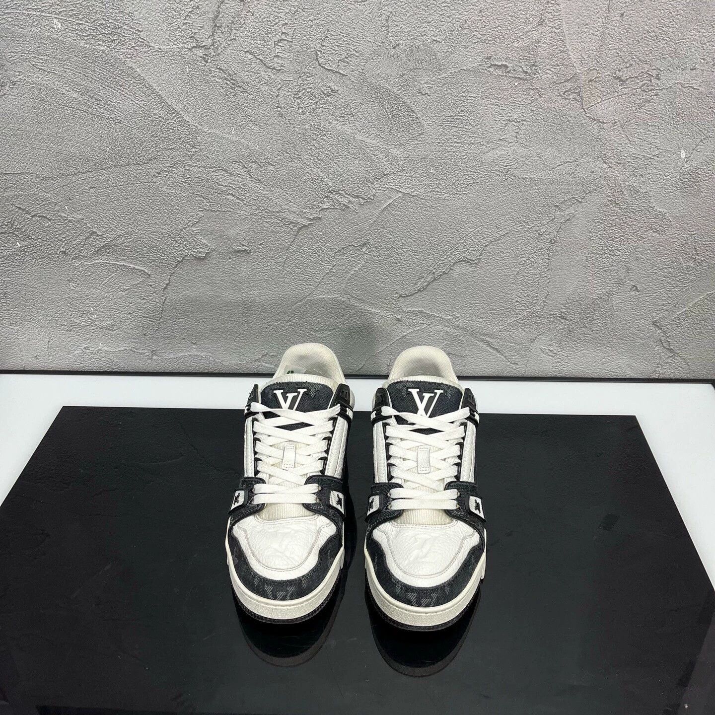 Louis Vuitton LV Trainer Black/White Denim UK2 36 98 New Size XXS / US 00 / IT 34 - 2 Thumbnail