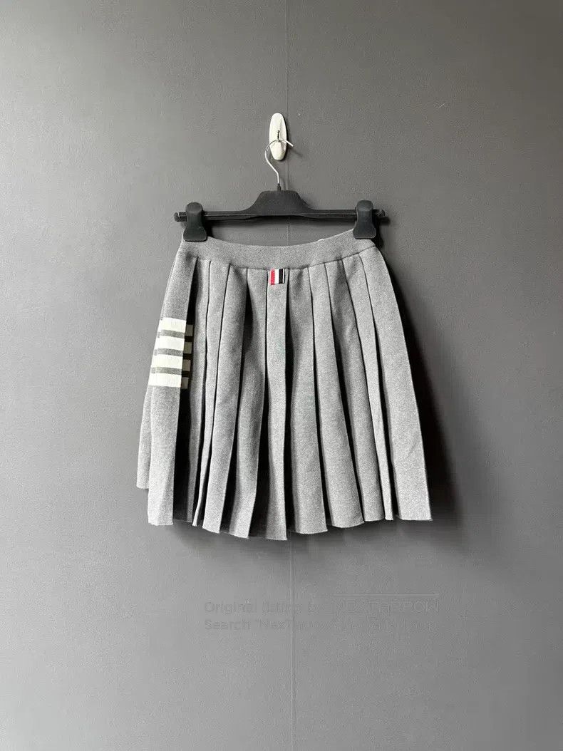 Thom Browne Thom Browne Pleated Skirt Gray Size 24" / US 00 / IT 34 - 2 Thumbnail