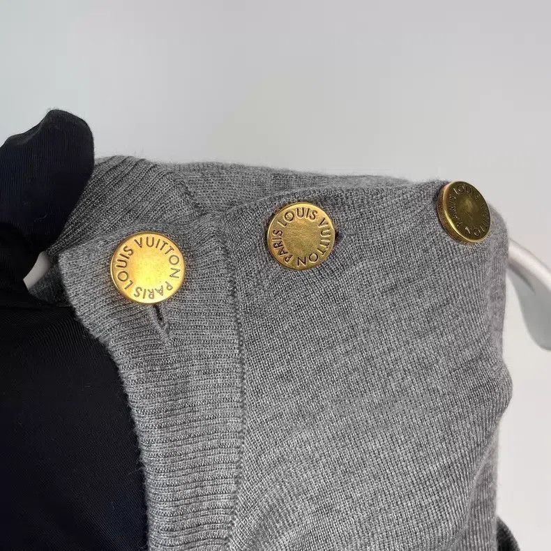 Louis Vuitton Louis Vuitton Grey cashmere off-the-shoulder knit sweater Size M / US 6-8 / IT 42-44 - 4 Thumbnail