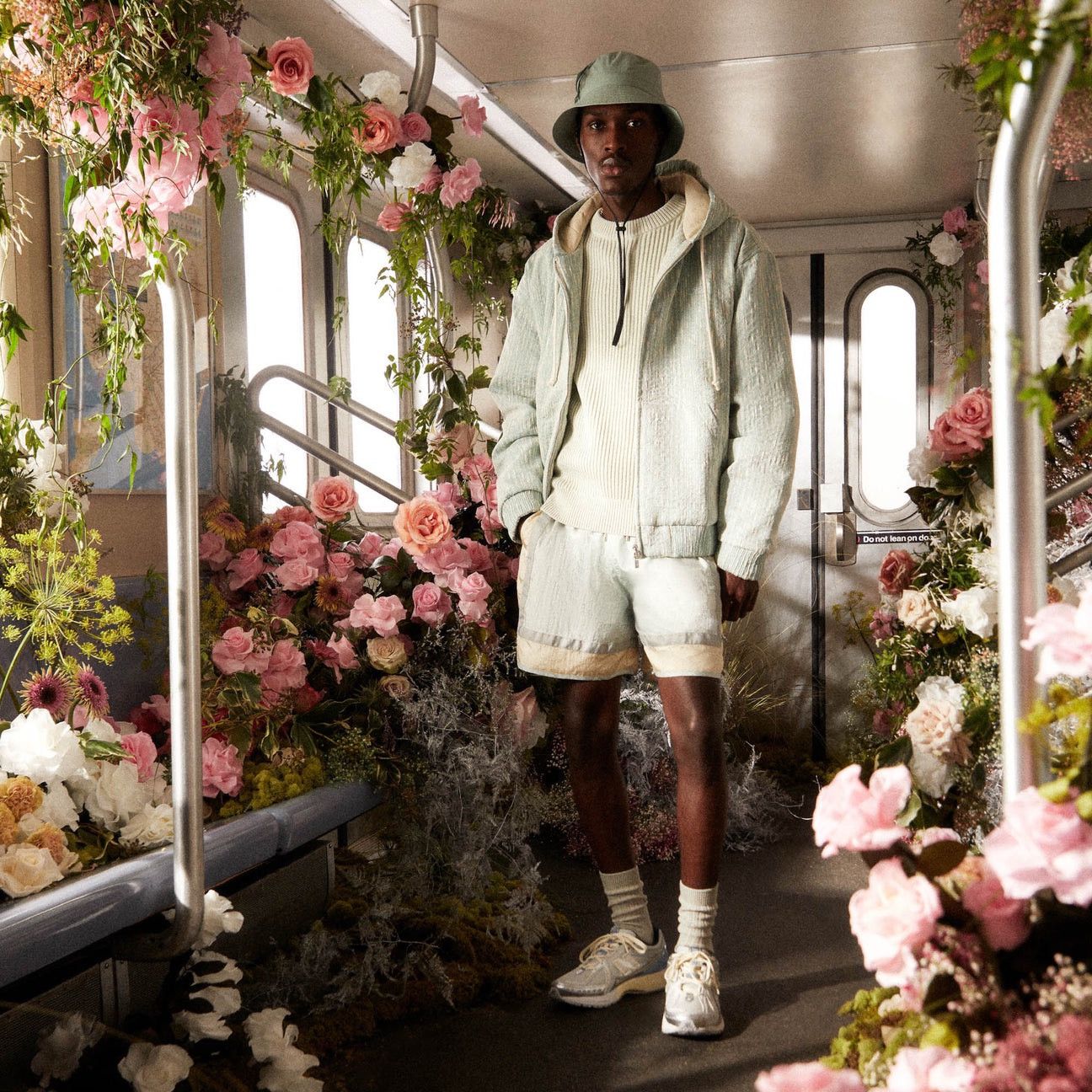 Kith × Ronnie Fieg 2024 SPRiNG KiTH WASHED NYLON DYLAN SHORTS POWDER Size US 33 - 9 Thumbnail