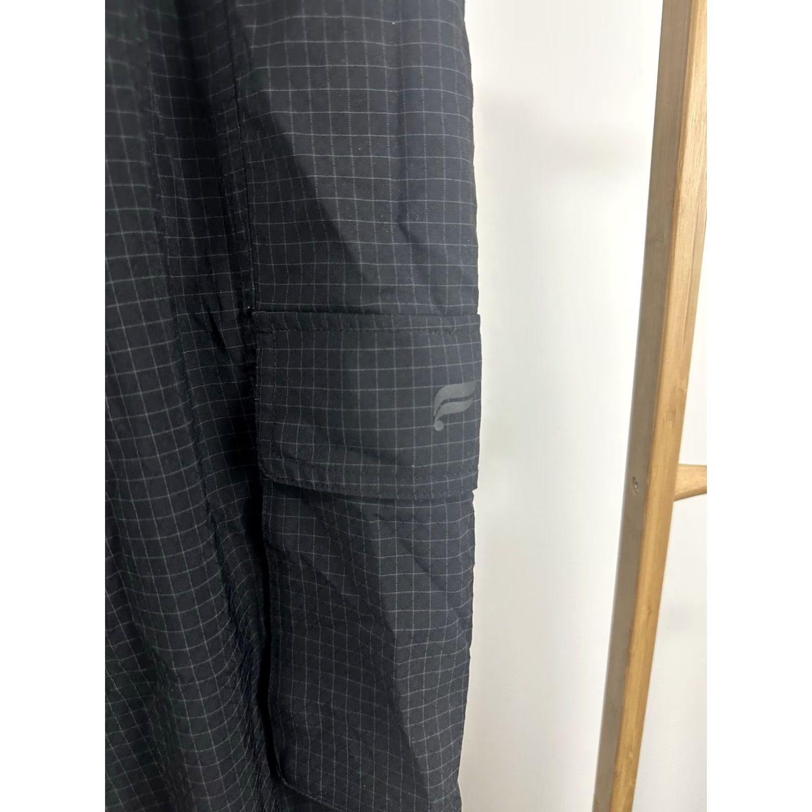 Fabletics NWT Fabletics Women's Ripstop Cargo Jogger Black Lightweight Quick Dry Pants XL Size 40" / US 18 - 5 Thumbnail