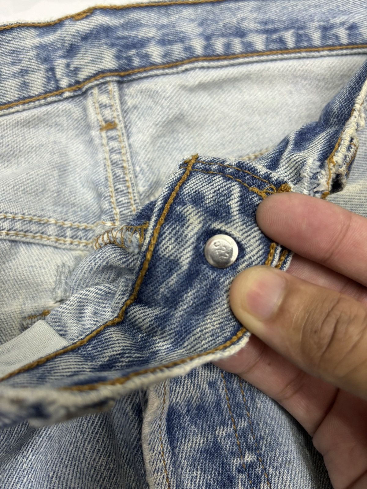 Levi's Vintage LEVIS 501 Kurt Cobain Distressed Denim Jeans Style Size US 31 - 15 Thumbnail