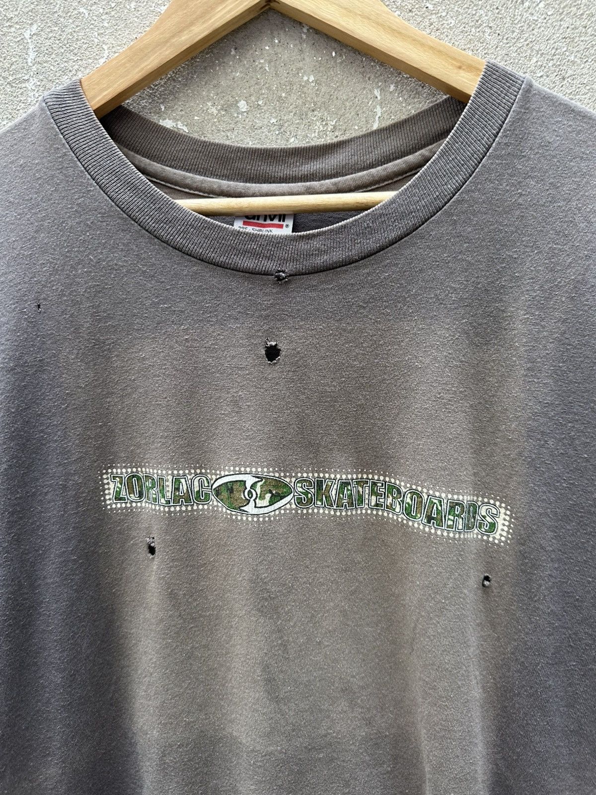 Anvil Vintage 90's Zorlac Skateboard Distrssed Tees Size US L / EU 52-54 / 3 - 4 Thumbnail