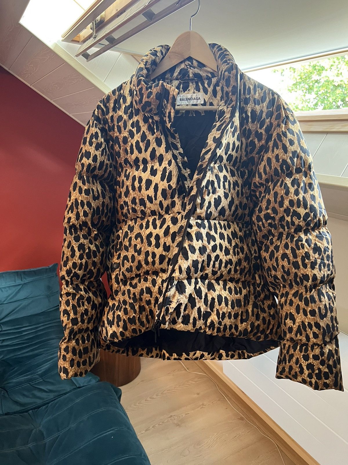 Balenciaga 🐆 REMOVING SOON🐆 FW19 balenciaga puffer c shape leopard Size US S / EU 44-46 / 1 - 1 Thumbnail