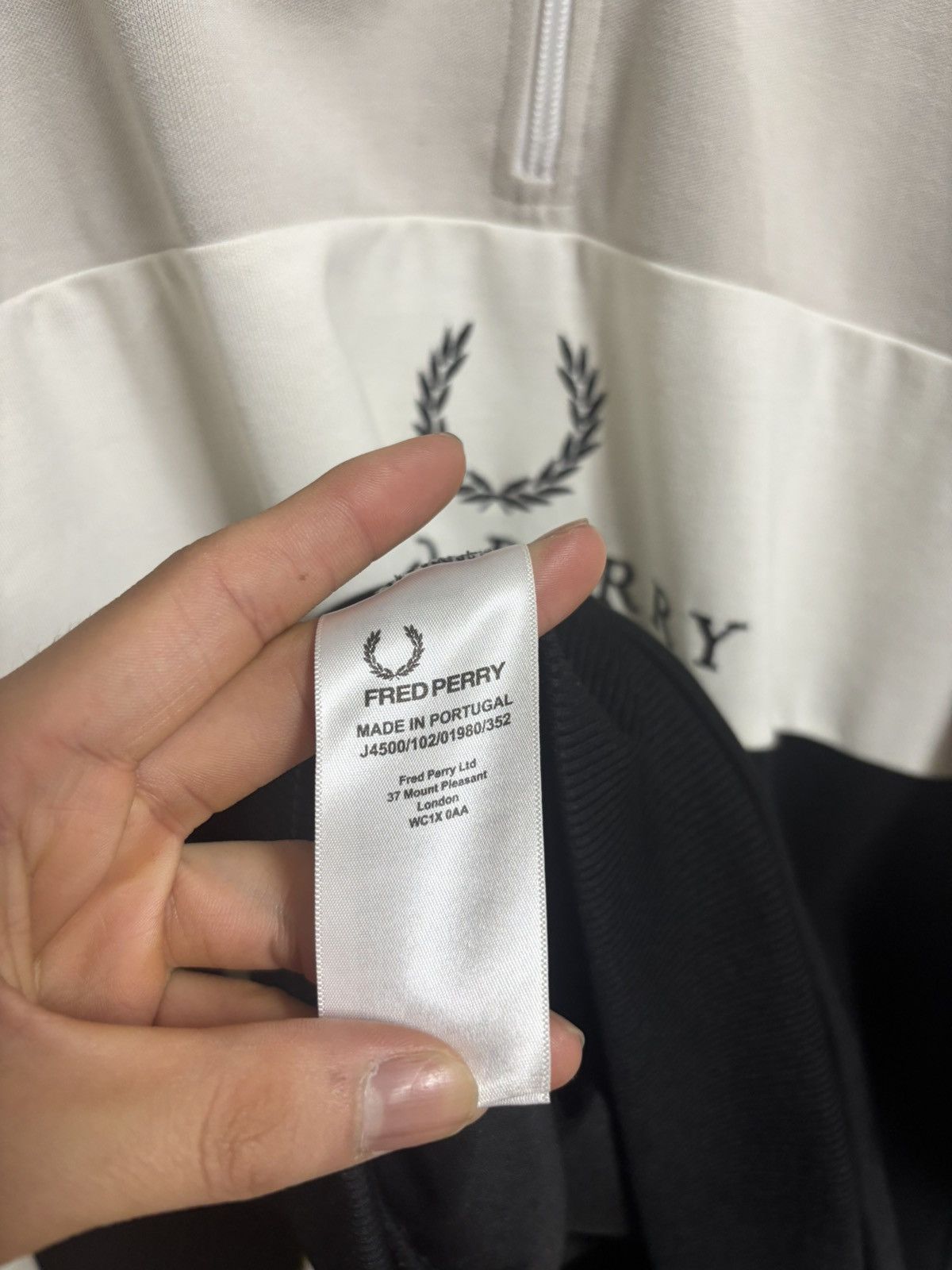 Fred Perry FRED PERRY EMBROIDERED PANEL SWEAT Size US XL / EU 56 / 4 - 4 Thumbnail