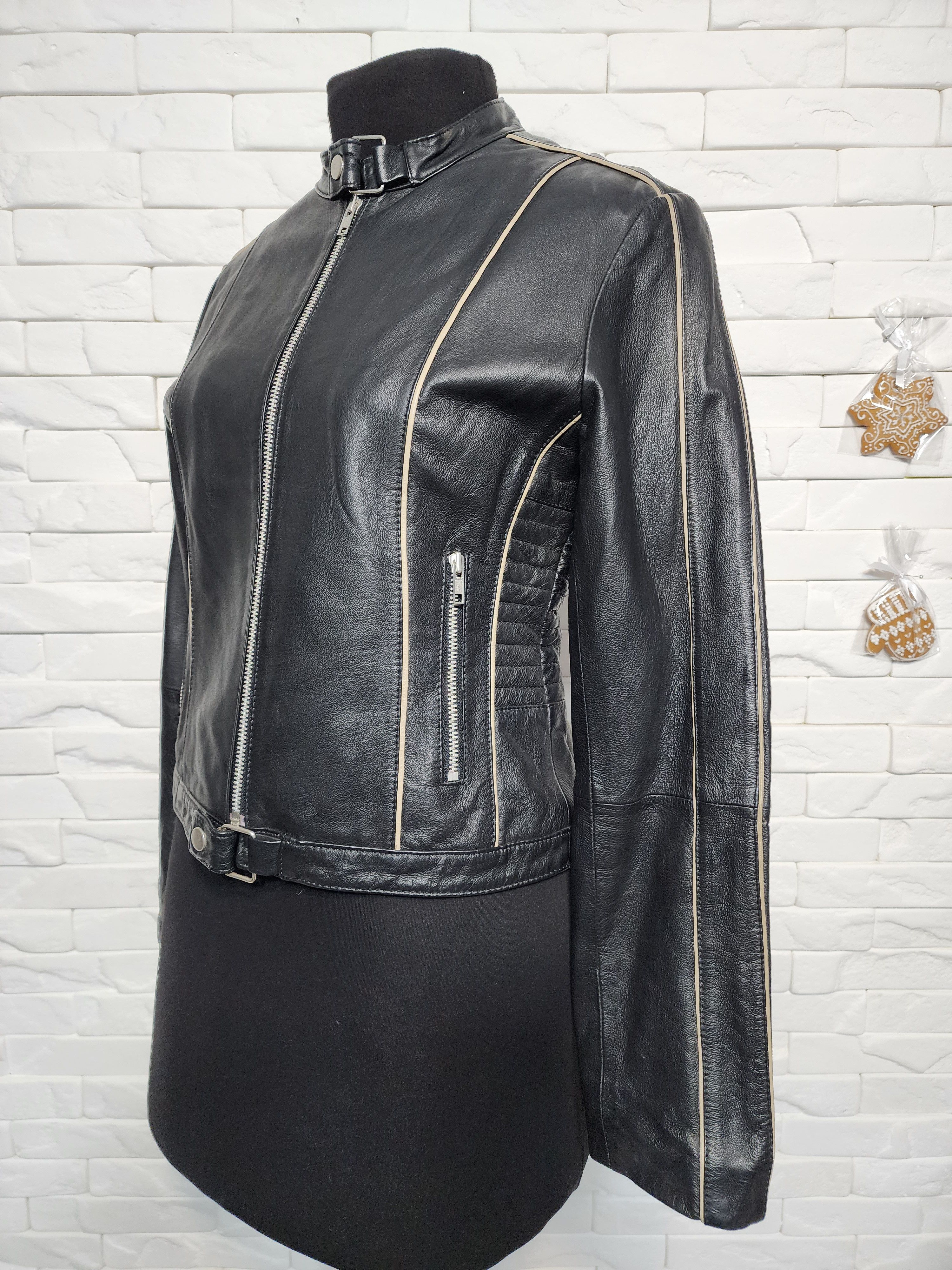 Other Black Leather Women's Jacket: Zippered Sport Style. Size M / US 6-8 / IT 42-44 - 2 Thumbnail