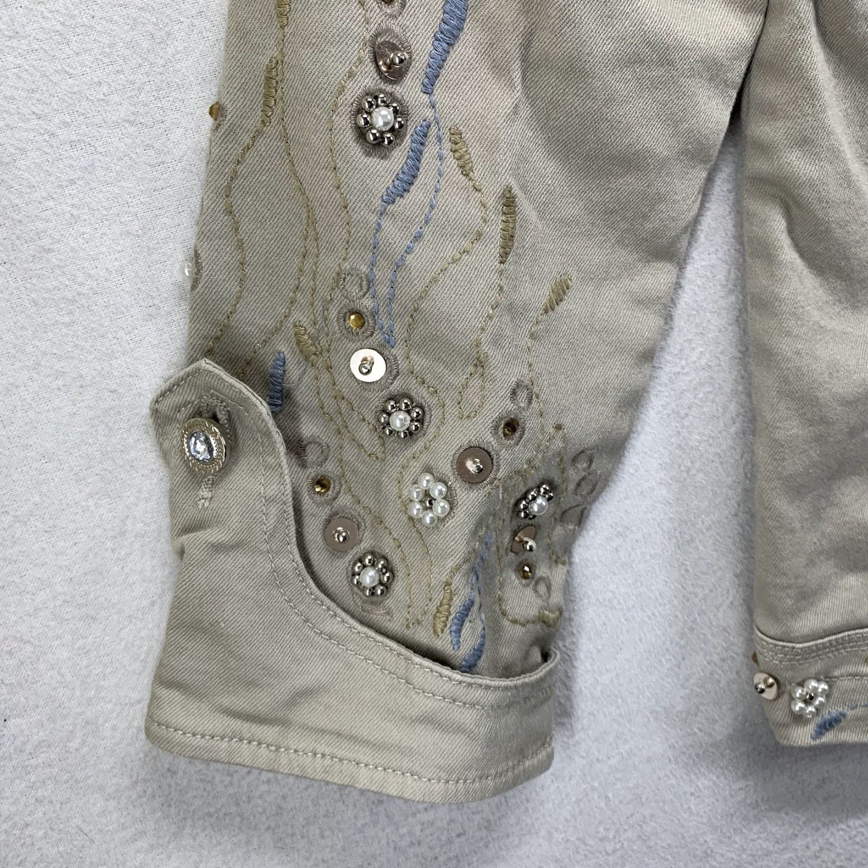 Vintage VINTAGE Ameri Mode Women's Jean Jacket Casual Western Style Full Zip Rhinestones Pockets Size S Beige Denim Size 28" / US 6 / IT 42 - 2 Thumbnail