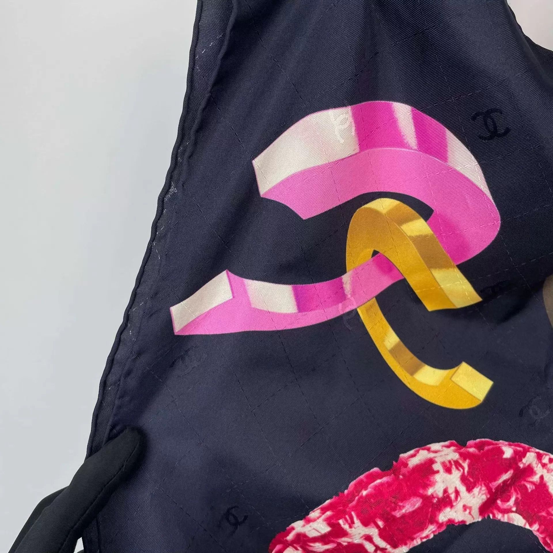 Chanel Chanel 98 new CC colorful logo scarf 85x85 Size ONE SIZE - 7 Thumbnail