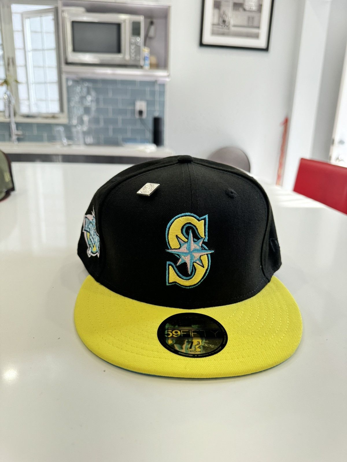 New Era Seattle Mariners fitted size 7 3/4 Size ONE SIZE - 1 Thumbnail