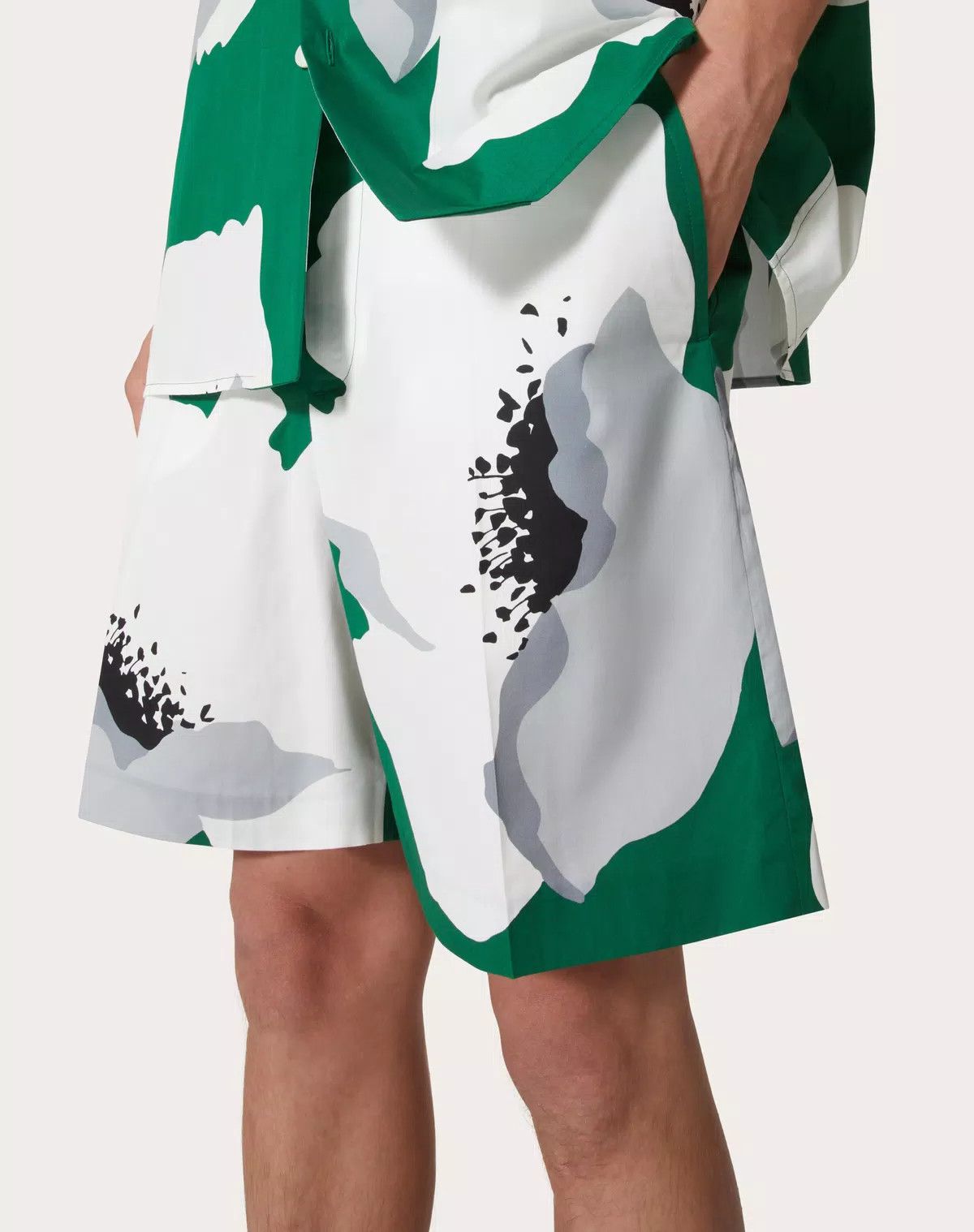 Valentino oc11z0725 Cotton Poplin Bermuda Shorts in White/Green Size US 28 / EU 44 - 6 Thumbnail