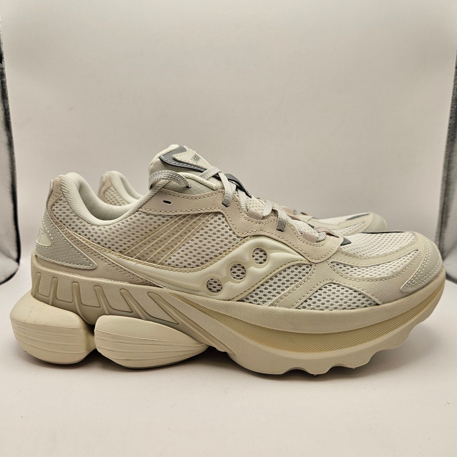 Saucony SAUCONY UNISEX 9.5 PROGRID TRIUMPH 4 CREAM IVORY MESH RUN Size US 9.5 / EU 42-43 - 4 Thumbnail