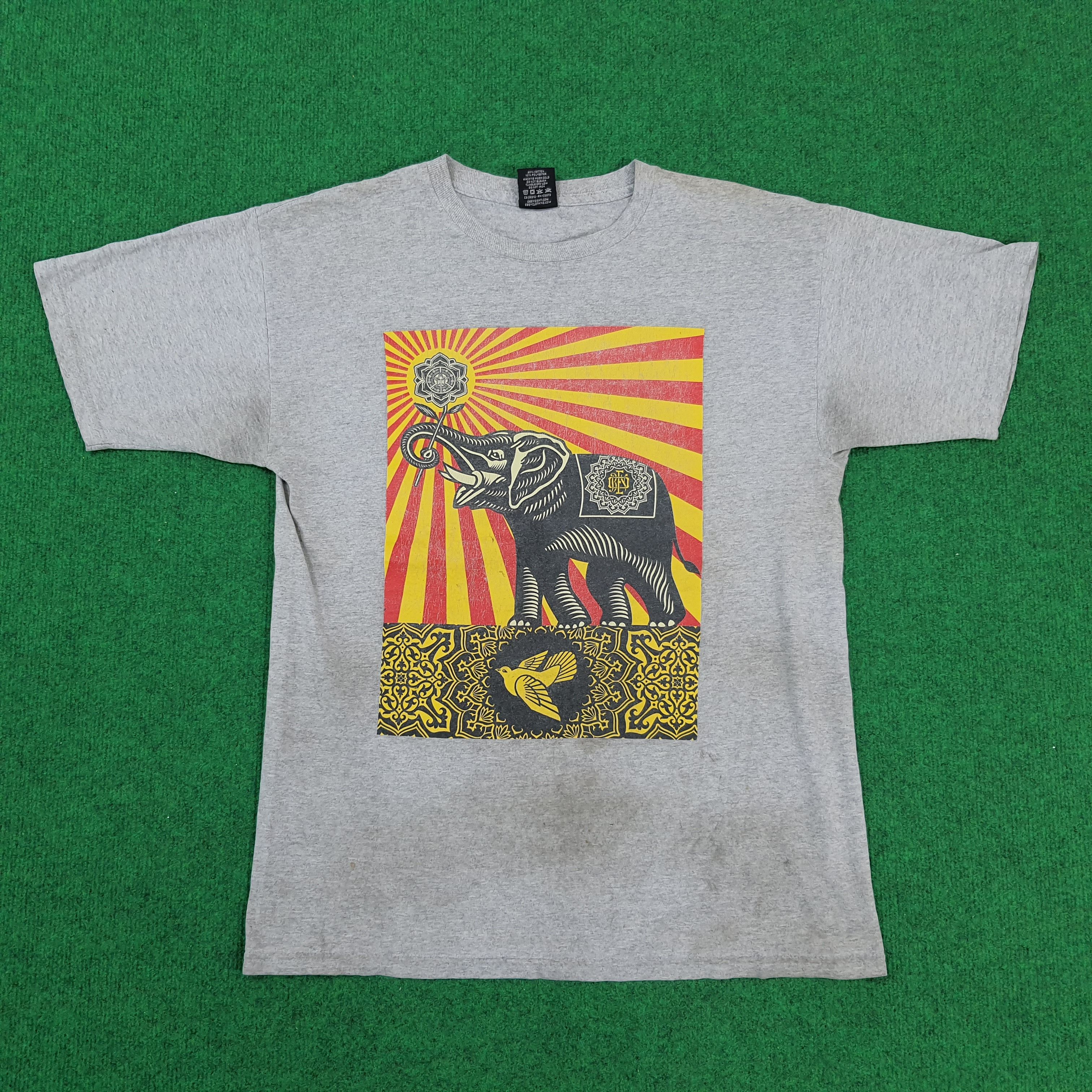 Obey × Vintage Vintage Obey Streetwear American Brand Photo Tee Tshirt Size US M / EU 48-50 / 2 - 1 Thumbnail