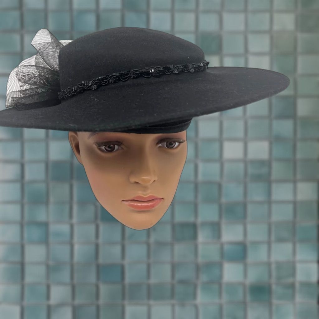 FELT VINTAGE Hollywood Black Wool Felt Spoon Hat Short Veil Band Bow One Size Women Size 42" / US 20 - 1 Thumbnail