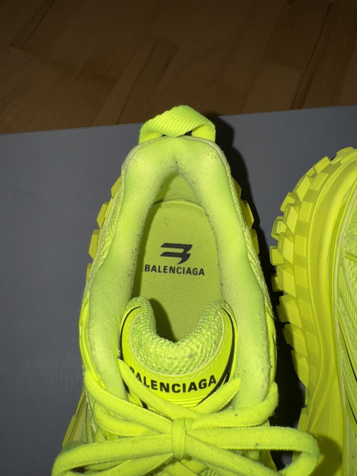 Balenciaga Balenciaga Defender Neon Yellow Size US 10 / EU 43 - 11 Thumbnail