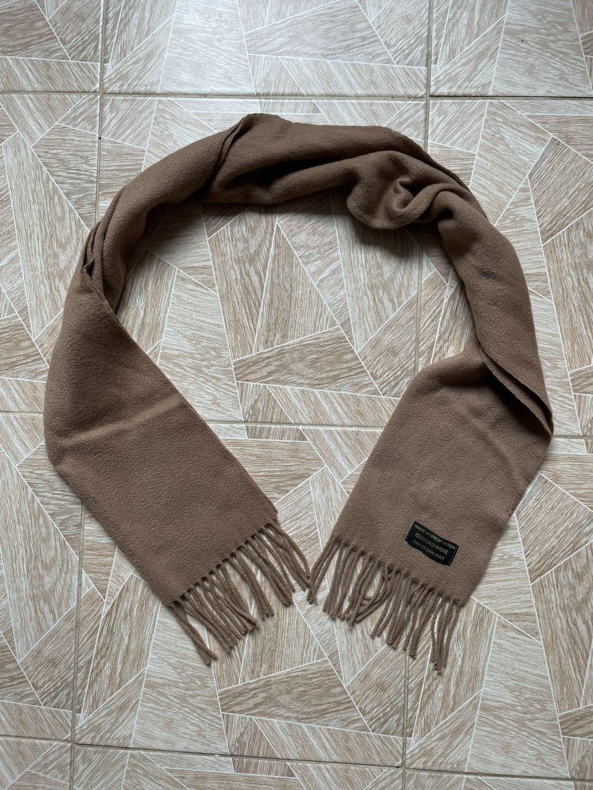 Vintage Rare Vintage Cashmere Beige Scarf Made in Great Britain Size ONE SIZE - 1 Thumbnail