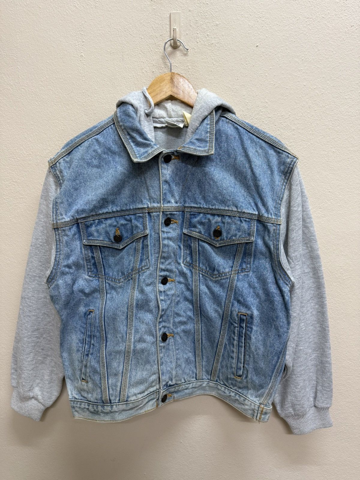 Disney Vintage Disney Store Denim Trucker Jacket Hoodie Size US L / EU 52-54 / 3 - 14 Thumbnail