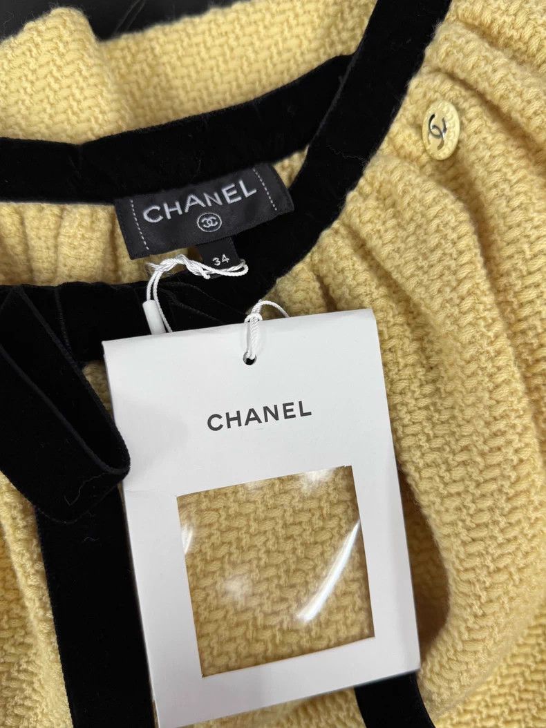 Chanel Chanel Yellow tie-on skirt Size 42" / US 20 - 4 Thumbnail