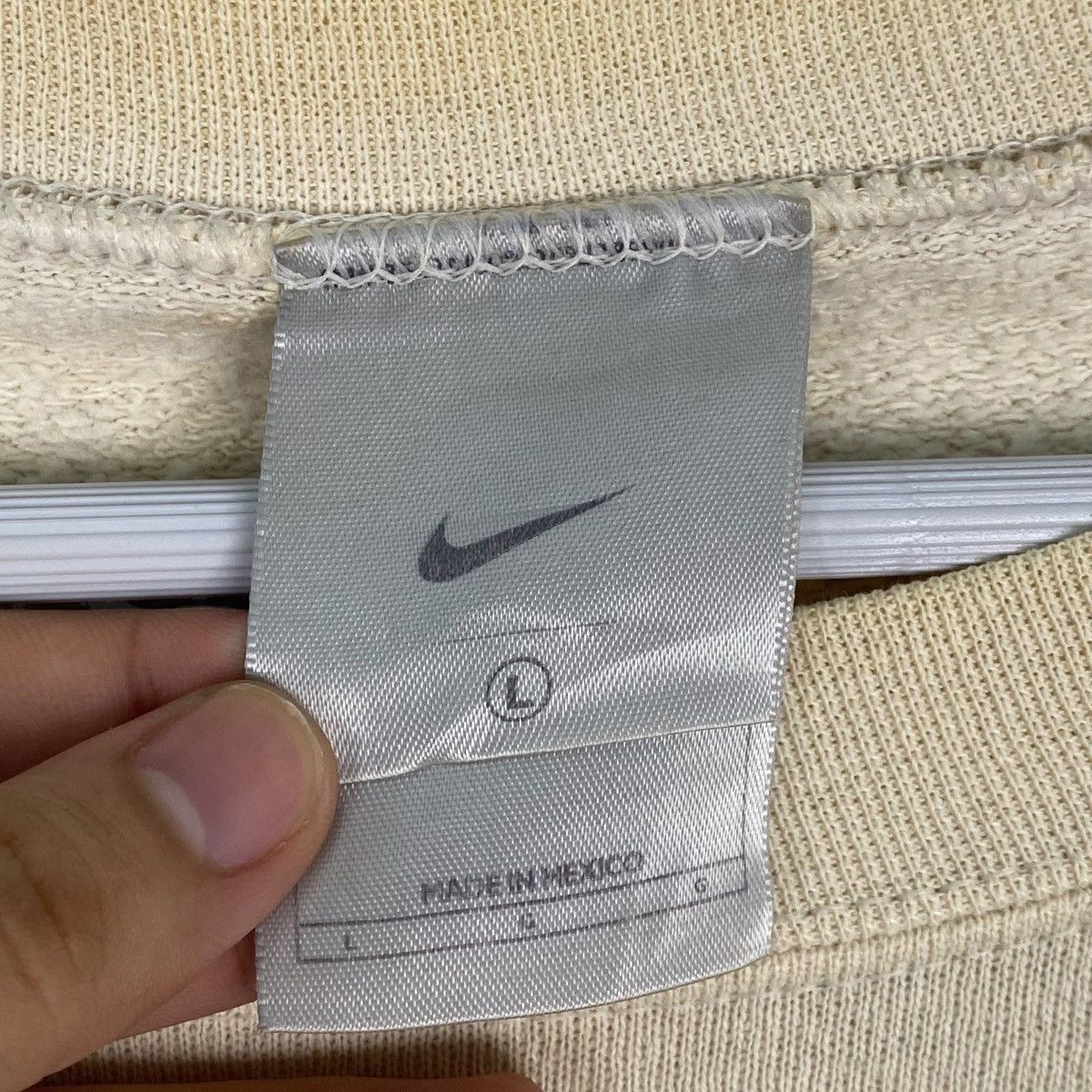 Other Vintage Nike Small Embroidered Beige Pullover Jumper Size L Size US L / EU 52-54 / 3 - 6 Thumbnail