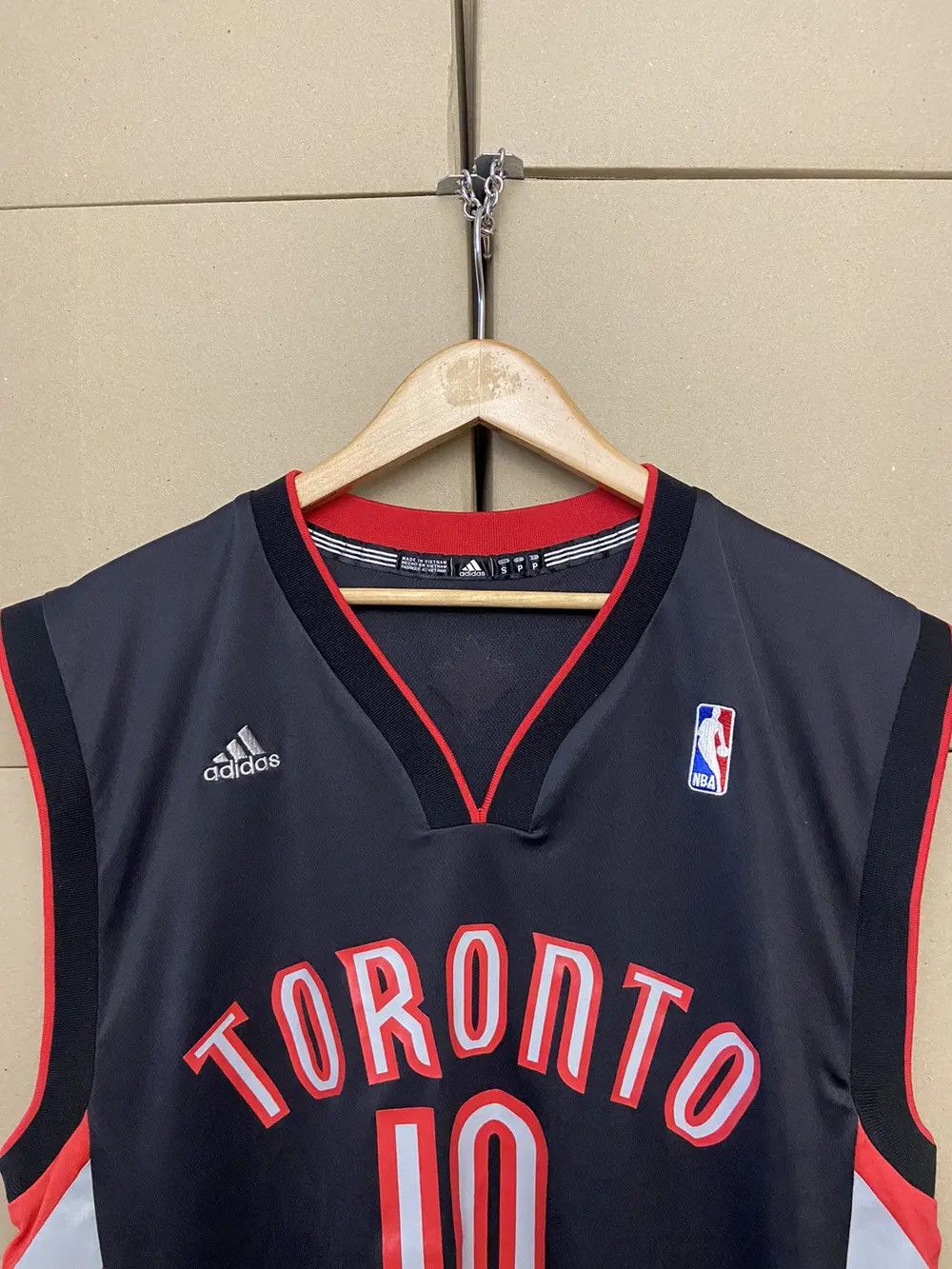 Adidas VINTAGE ADIDAS TORONTO DEROZAN 10 BASKETBALL NBA JERSEY USA Size US S / EU 44-46 / 1 - 3 Thumbnail