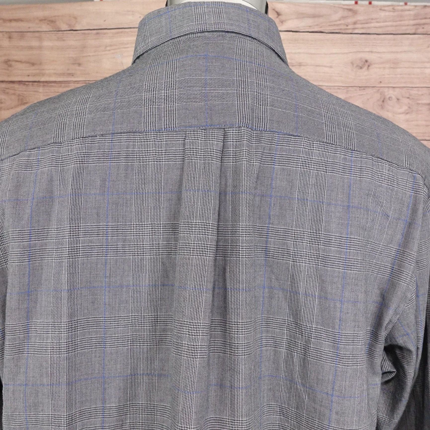 Van Heusen Van Heusen Shirt Mens Large Gray Plaid Button-Down No Iron Long Sleeve 16-16.5 Pocket Size US L / EU 52-54 / 3 - 5 Thumbnail